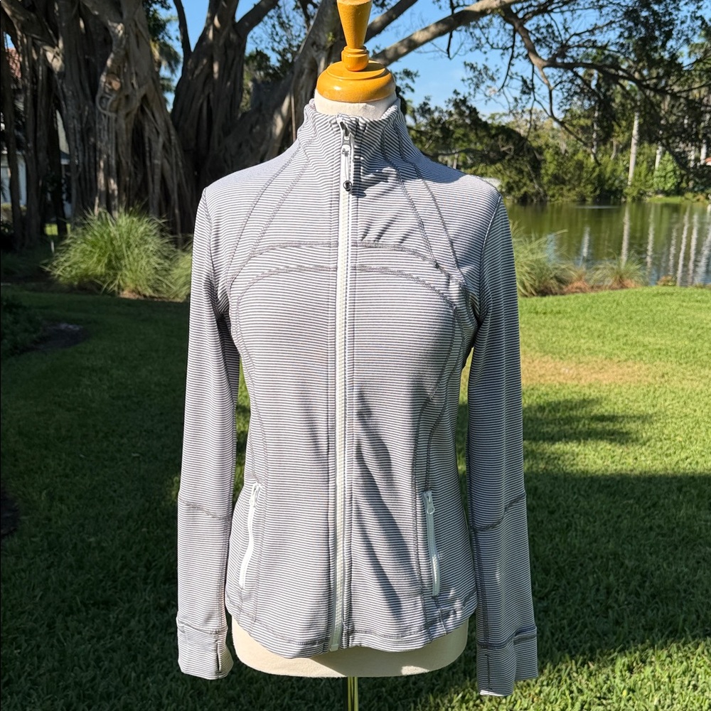 Lululemon size 10 Women's Gray stripe define jacket original style